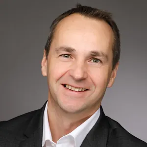 Managing Director Peter Salmutter